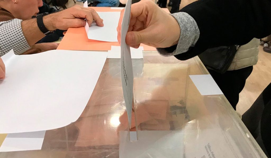 Alerta en España por estafas al comunicar que te ha tocado estar una mesa electoral