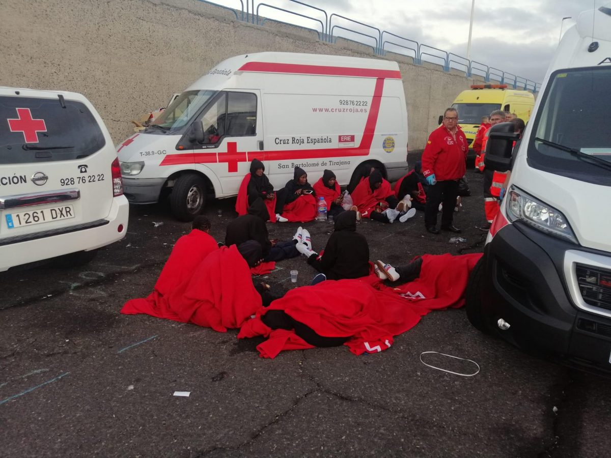 Imagen de las personas rescatadas en la madrugada de este martes. / C7-Cruz Roja