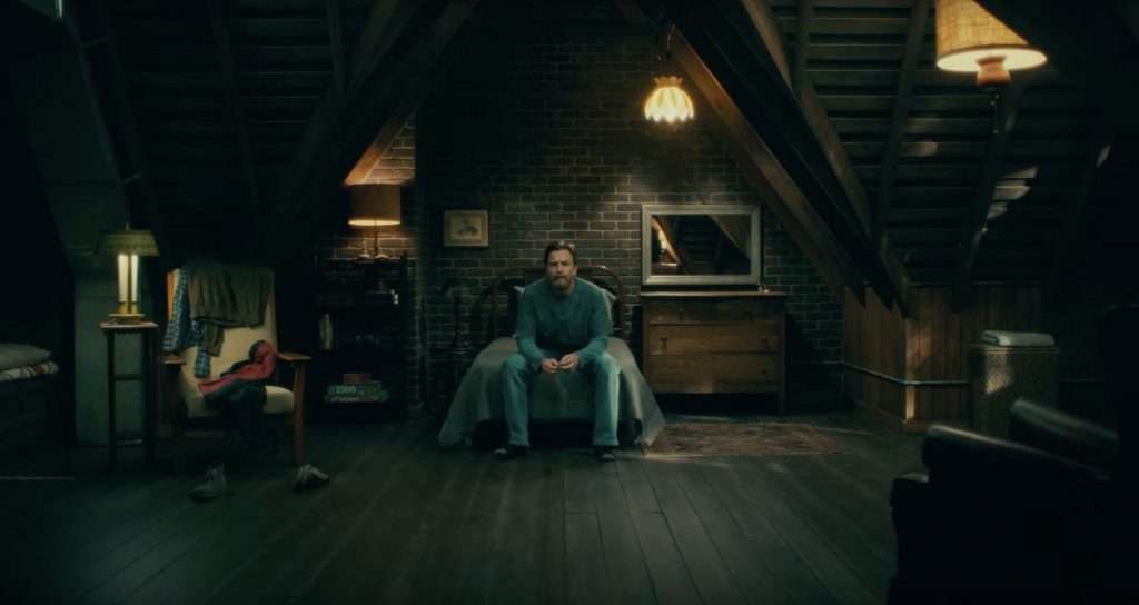 Ewan McGregor interpreta en ‘Doctor Sueño’ la versión adulta del niño de ‘El resplandor’, Danny Torrance.