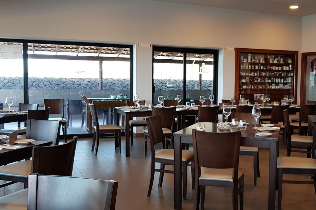 Vista del comedor de El Jardín de la Sal en Fuencaliente