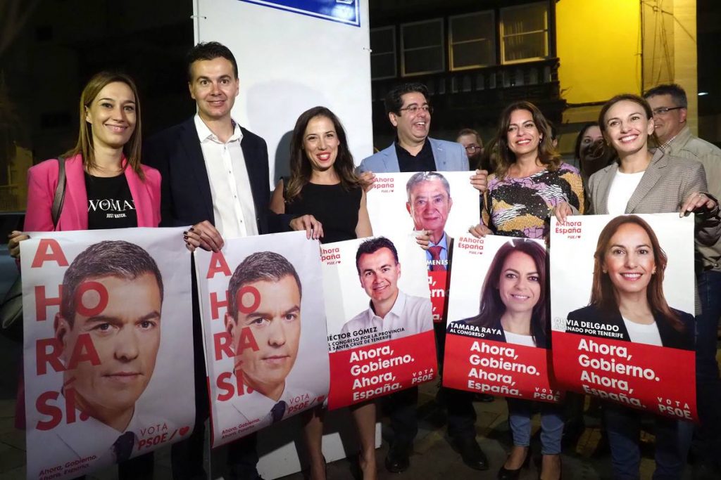 Corren buenos tiempos para el PSOE y se demuestra con las amplias sonrisas de sus candidatos y dirigentes tinerfeños. Sergio Méndez