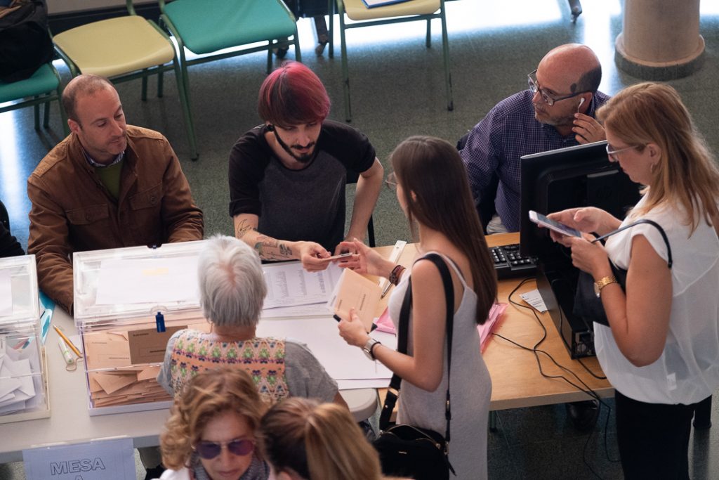 Cerca de 1,73 millones de ciudadanos tienen derecho al voto este domingo en Canarias, 6.780 más que en las elecciones de abril. F. P.