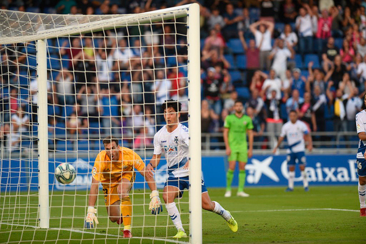 El Tenerife no puede con el Almería (1-3)
