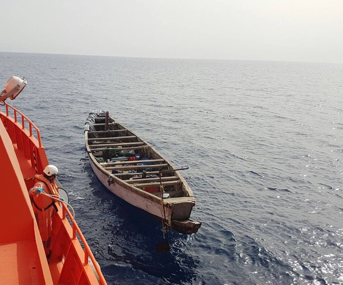 Ayer, los ocupantes de otras dos pateras fueron rescatados por la Salvamar al sur de Gran Canaria; en las embarcaciones viajaban varones, mujeres, cinco menores y dos bebés.
