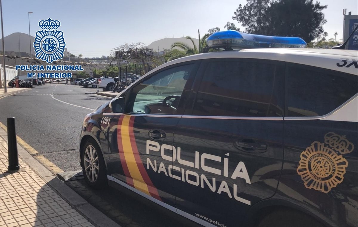 Detenidos dos jóvenes por asaltar a dos ancianos en plena calle en Tenerife