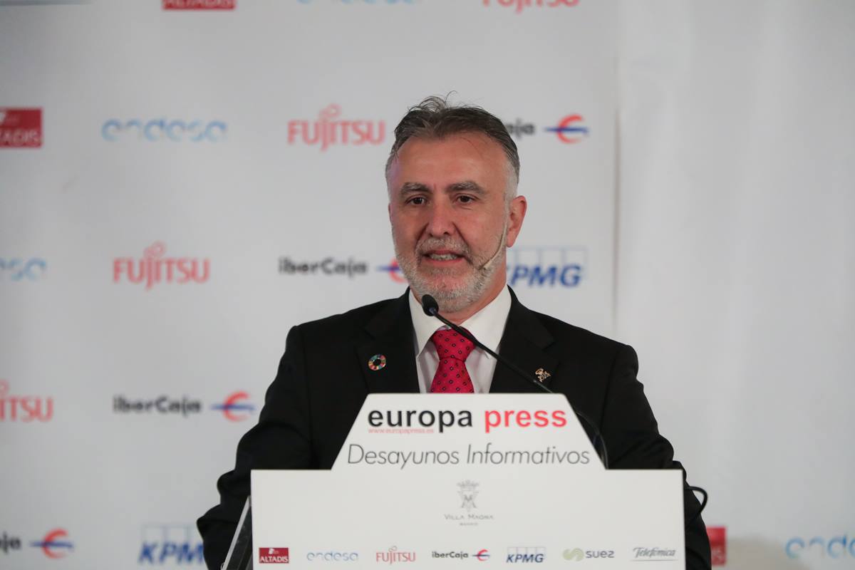 Ángel Víctor Torres, durante su intervención en el desayuno informativo de Europa Press. EP