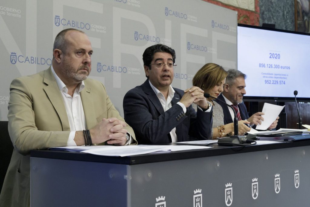 Enrique Arriaga, Pedro Martín y Berta Pérez durante la presentación. DA