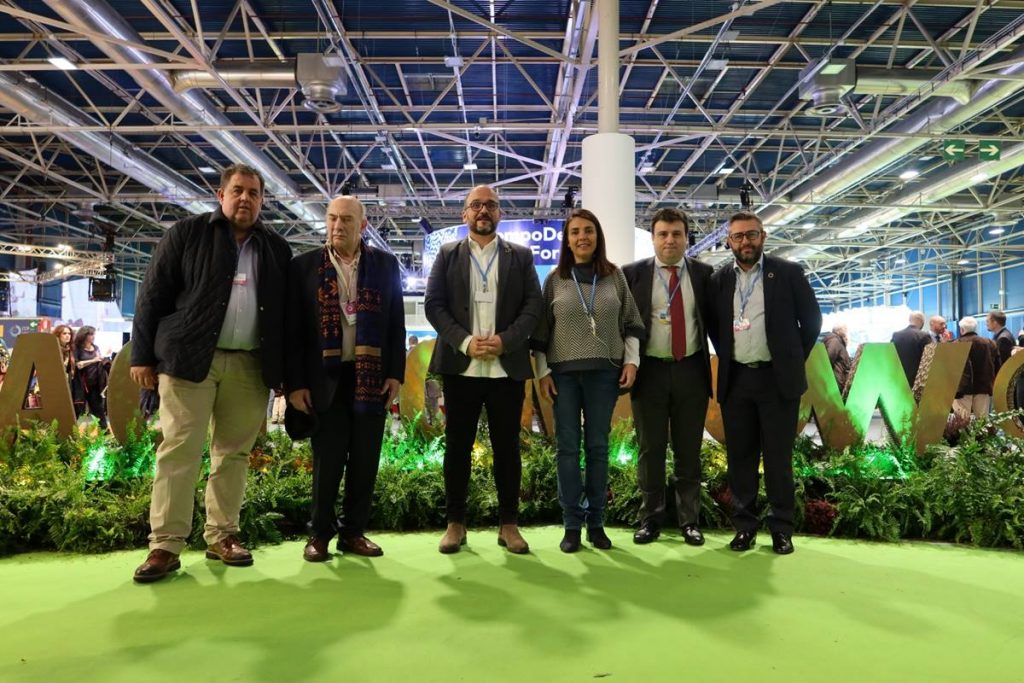 El consejero de Transición Ecológica, Lucha contra el Cambio Climático y Planificación Territorial del Gobierno de Canarias, José Antonio Valbuena, junto a miembros del Conama . DA