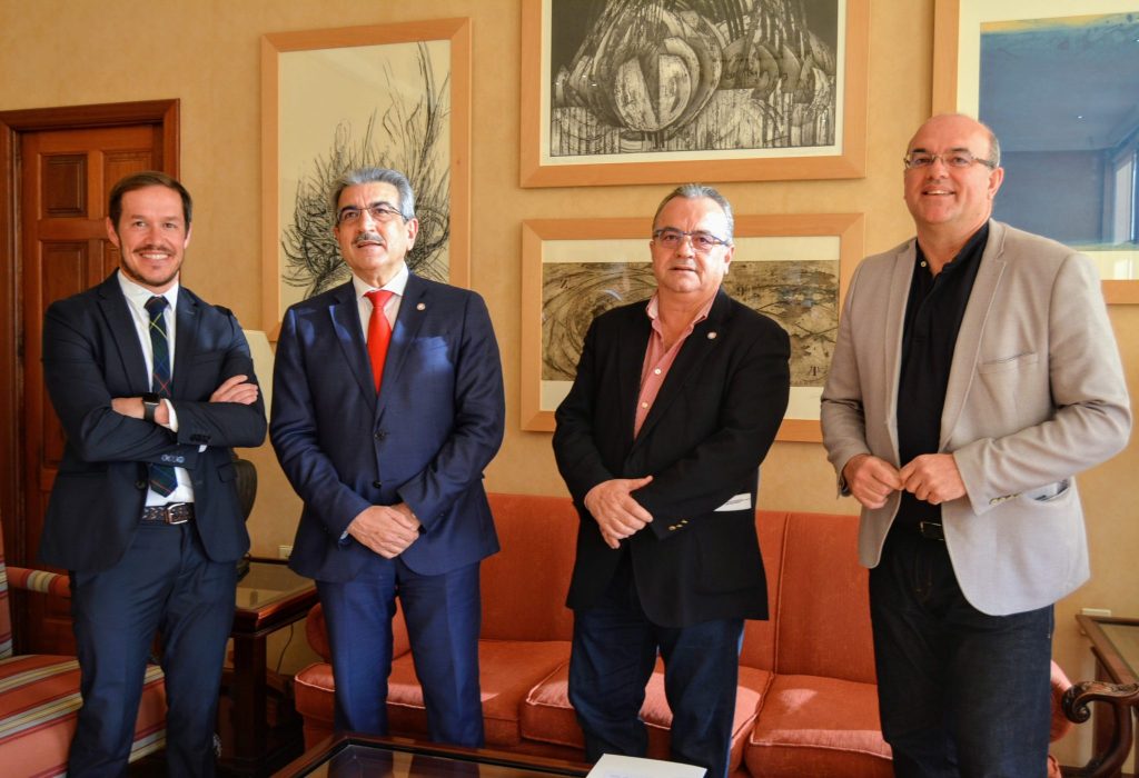 El vicepresidente del Gobierno de Canarias, Román Rodríguez, junto a Mariano Hernández Zapata, Anselmo Pestana y Miguel Ángel Pulido. DA