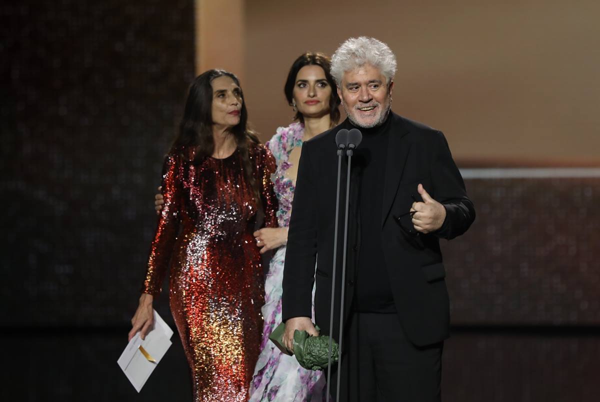 Pedro Almodóvar fue el gran vencedor de la noche al subir al escenario hasta en tres ocasiones para recoger los Goya a Mejor película, Mejor dirección y Mejor guión original. Europa Press