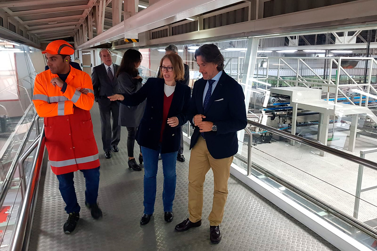 Visita a la planta de Coca Cola European Partners de Gustavo Matos, presidente del Parlamento de Canarias