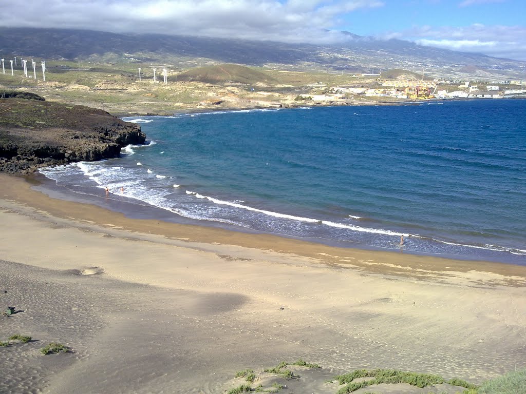 La playa de la Punta de Abona, entre El Porís y Abades, uno de los lugares afectados por el hotel. DA