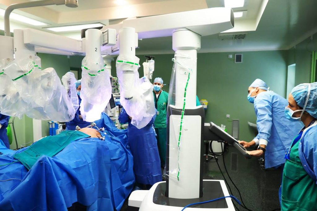 Preparación de una intervención con el robot Da Vinci en el Hospital Universitario de La Candelaria. S.M.