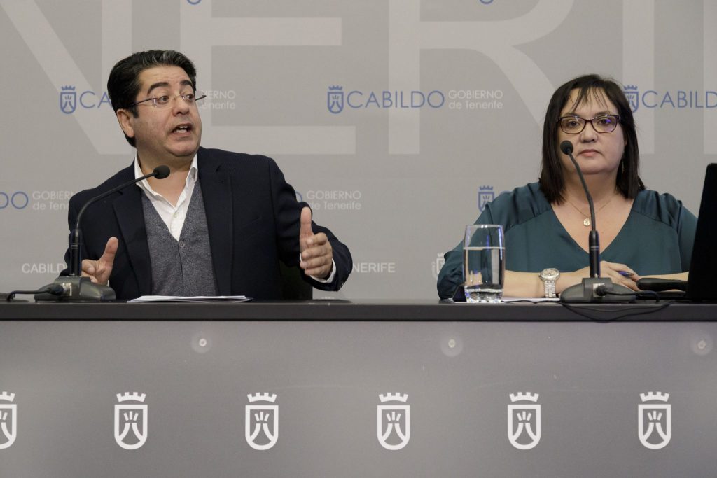 Martín, presidente del Cabildo, y Franquet, consejera, concretaron ayer las políticas asociadas al presupuesto del área de Acción Social para 2020. DA