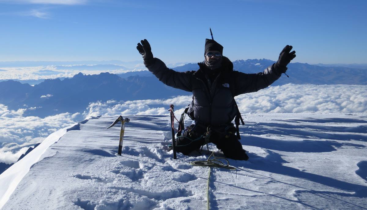 Antonio Pérez, a 6.438 metros de altura en la cima del Illimani, la segunda montaña más alta de Bolivia. DA