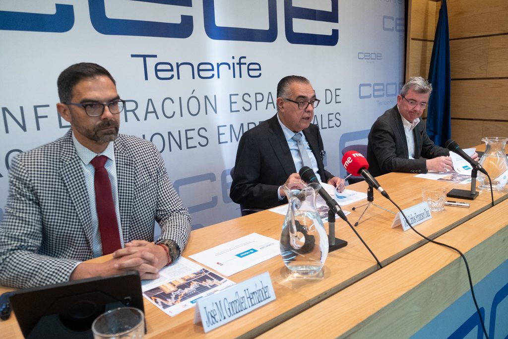 Imagen de la presentación del informe en la sede de CEOE-Tenerife. Fran Pallero