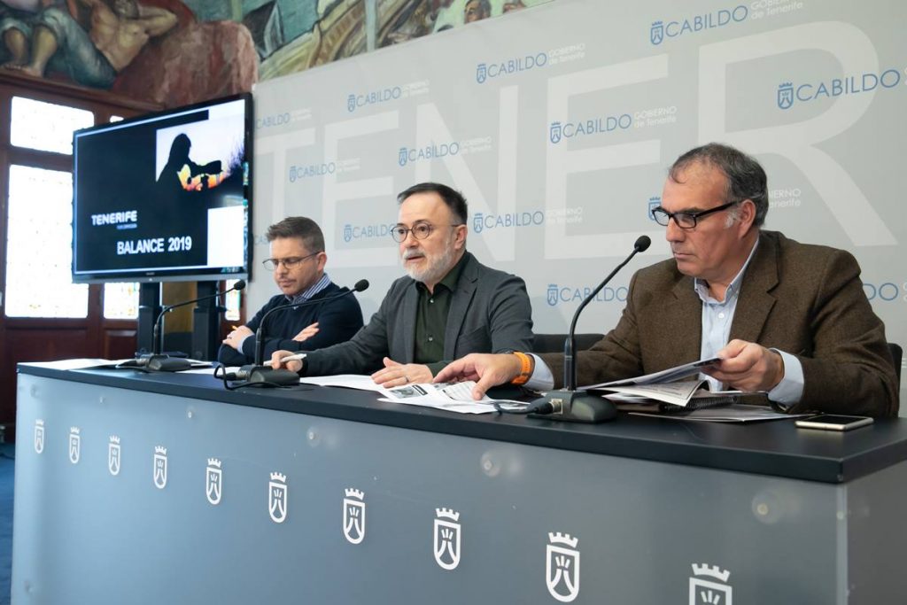 David Pérez, José Gregorio Martín Plata y el director de TFC, Ricardo Martínez, ayer, en rueda de prensa. DA