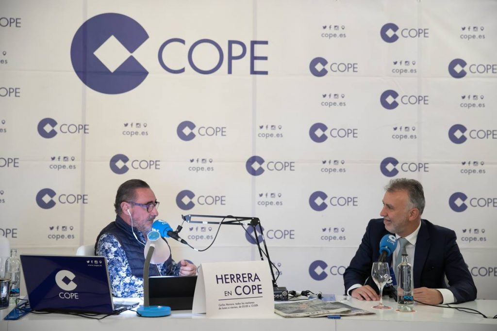 Carlos Herrera entrevistó ayer a Ángel Víctor Torres en la COPE. DA