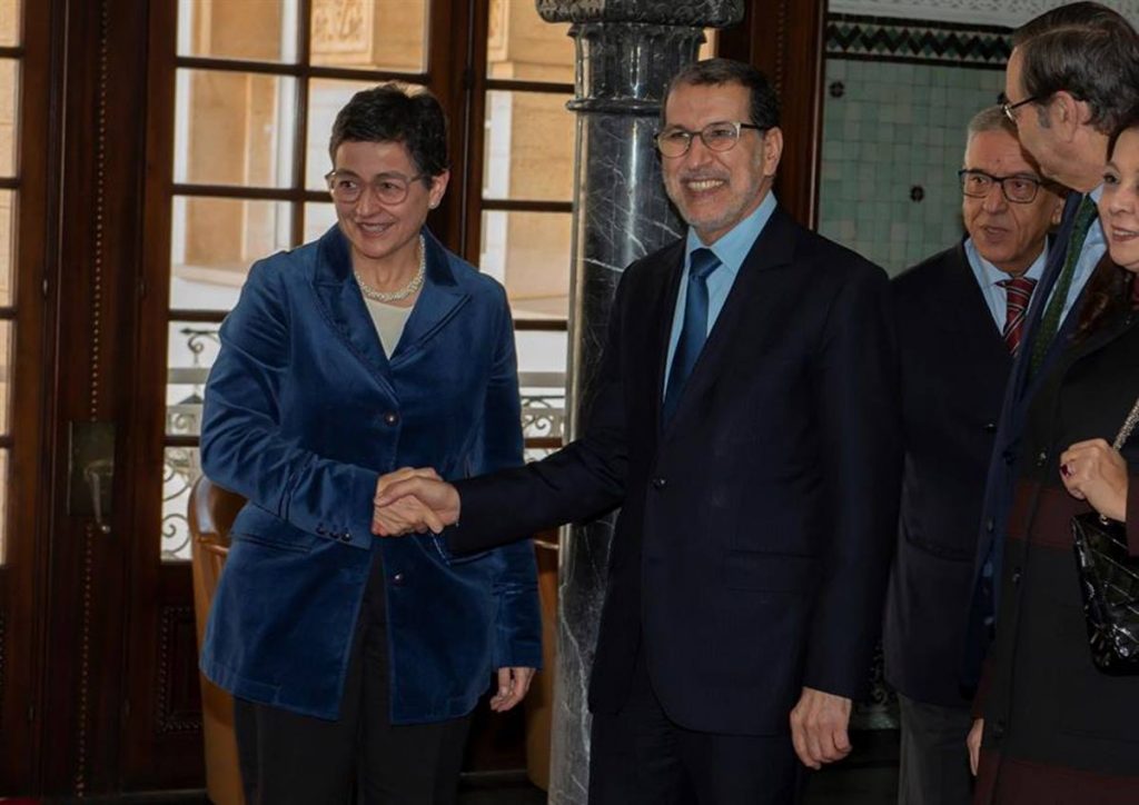 La ministra de Exteriores, Arancha González Laya, saluda al presidente marroquí, Saadeddine Othmani. DA
