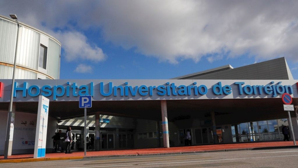 Fachada del Hospital de Torrejón. EFE