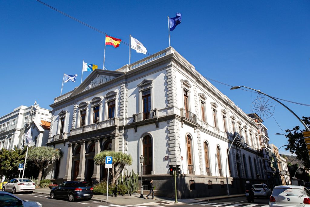 Fachada del Ayuntamiento de Santa Cruz. / DA