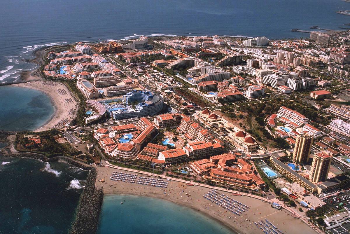 Canarias cierra sus hoteles y España y Europa, sus fronteras. DA
