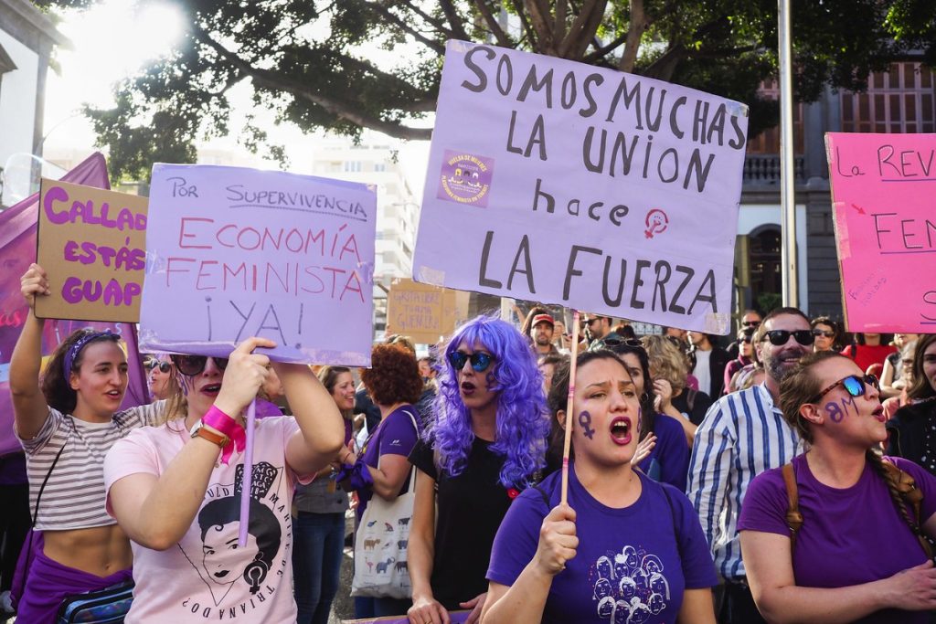El 8-M toma la calle contra el 'virus' del machismo y la desigualdad