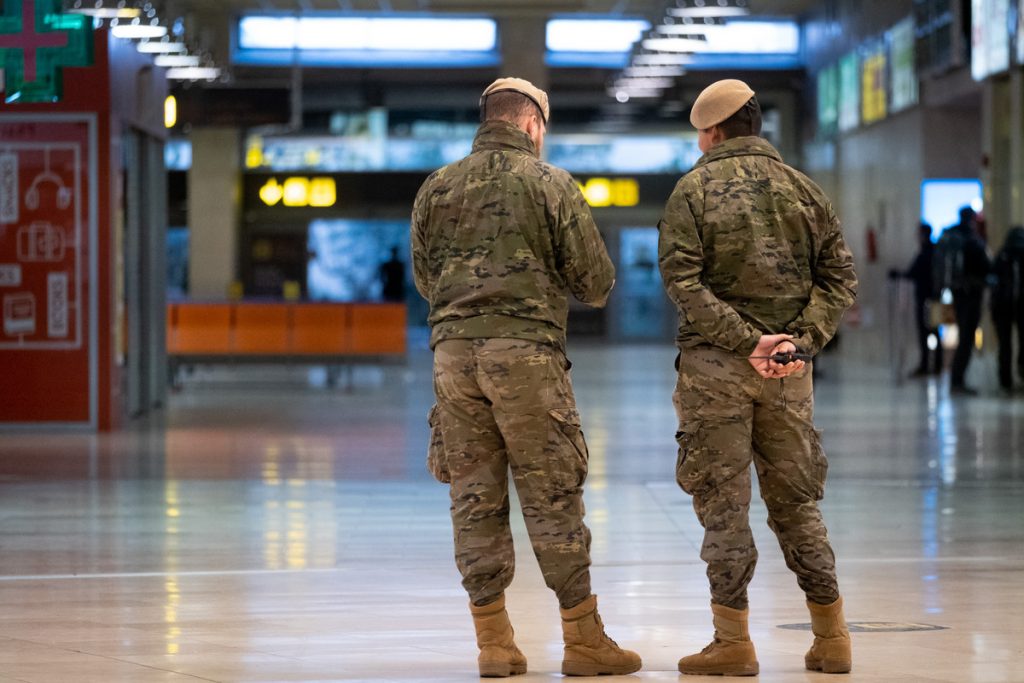 Las terminales de los aeropuertos de las Islas ofrecen una imagen inusual al quedarse vacías, sin turistas y sin pasajeros regionales, por el estado de alarma. Sergio Méndez