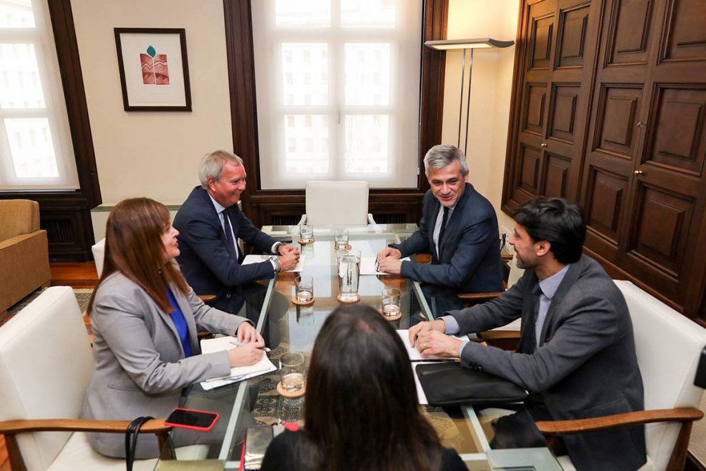 Sebastián Franquis, en su reunión en Madrid con el secretario general de Agenda Urbana y Vivienda, David Lucas. DA