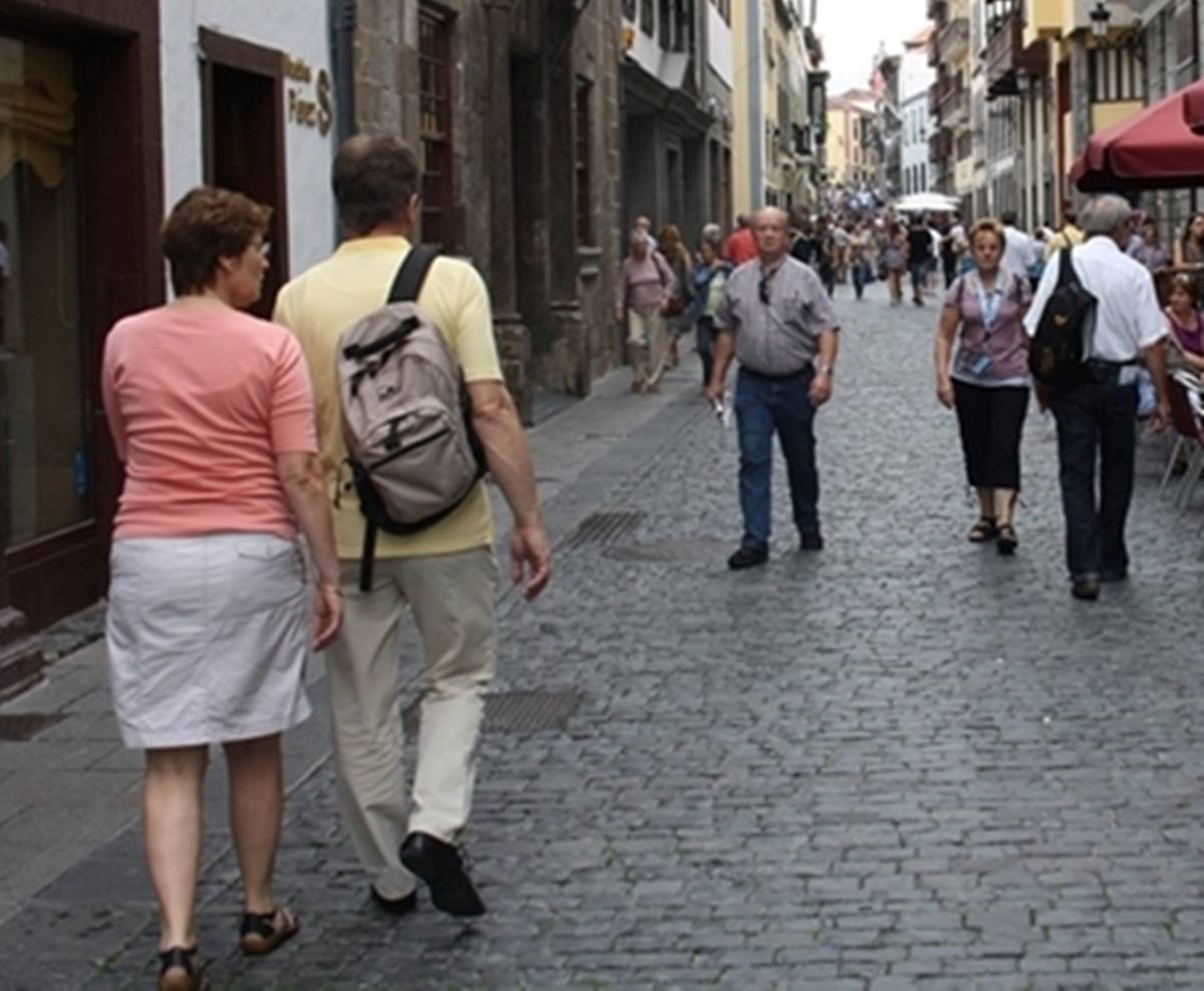 La normalidad era ayer la tónica general en las calles de la capital. Todos los museos y centros de interpretación están cerrados. | DA
