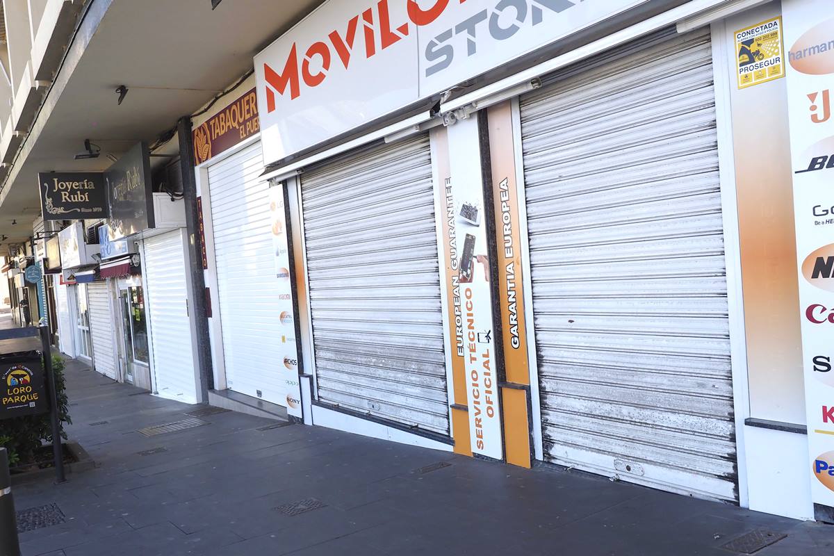 Comercios cerrados en Tenerife a consecuencia del estado de alarma por el coronavirus. Sergio Méndez