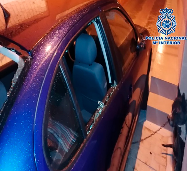 Detenido en Las Palmas de Gran Canaria por causar daños al coche de sus vecinos y amenazarles de muerte