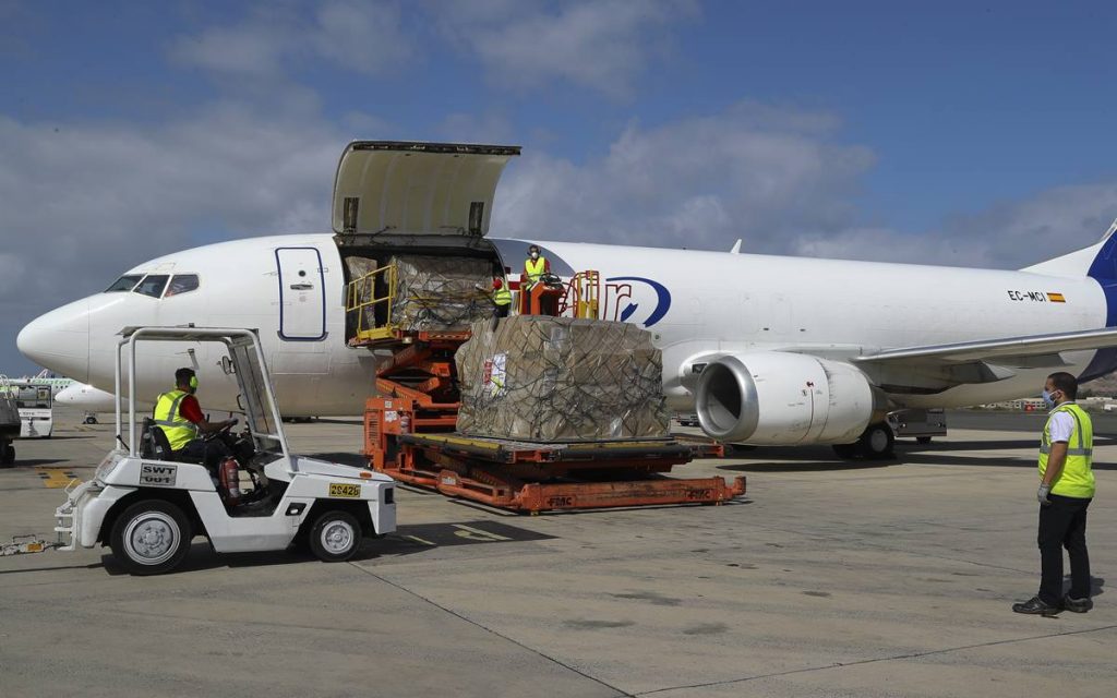 El avión, cuyo cargamento fue adquirido directamente por el Gobierno de Canarias, llegó esta tarde al aeropuerto de Gran Canaria. Gobierno de Canarias