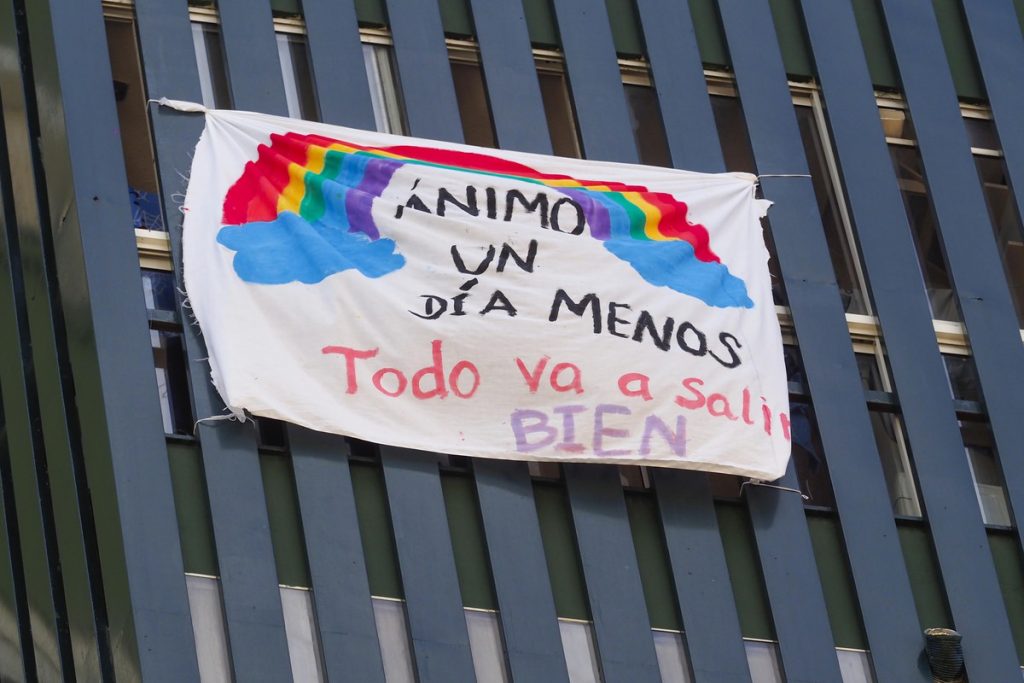 Pancarta de apoyo en una vivienda de Santa Cruz de Tenerife SERGIO MÉNDEZ