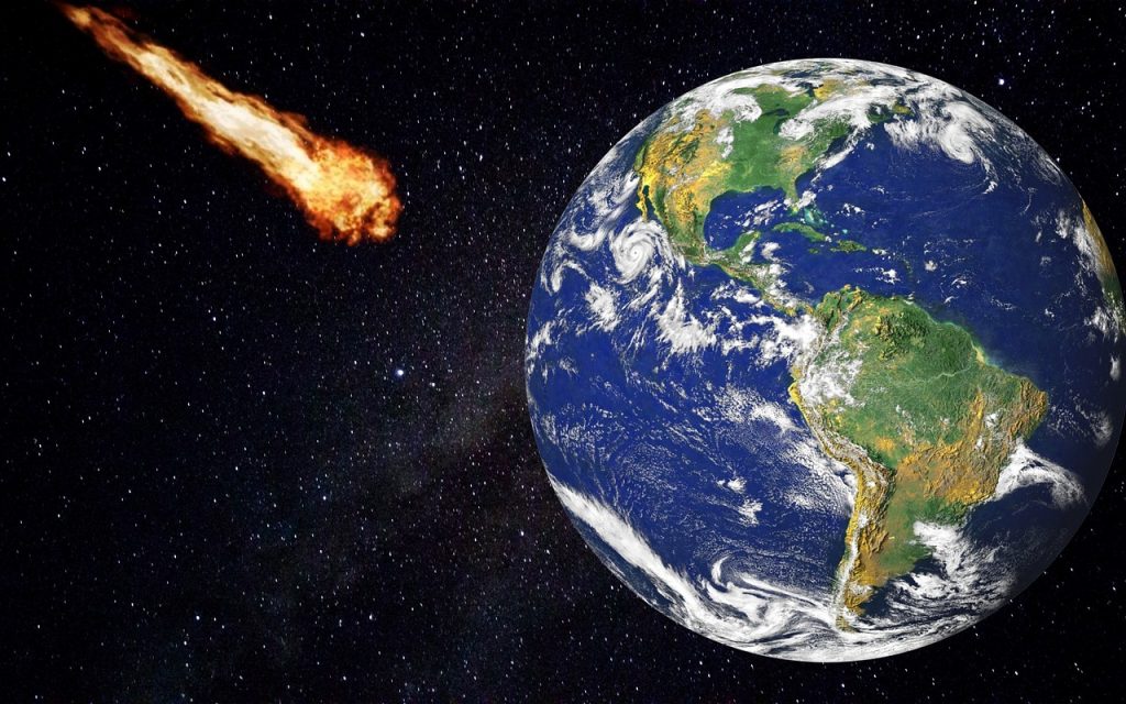 Montaje fotográfico de un meteorito aproximándose a La Tierra. Pixabay