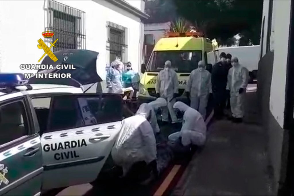 Detenido en Tenerife por segunda vez en menos de 48 horas tras escupir a varios guardias civiles mientras decía estar contagiado