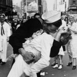 La imagen del beso entre el marinero y la enfermera es el icono popular del fin de la II guerra mundial
