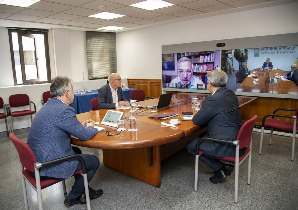 Una imagen de la reunión del Comité de Gestión de la Emergencia Sanitaria en la que se estudiaron las medidas a presentar el próximo viernes a Madrid. ACFI