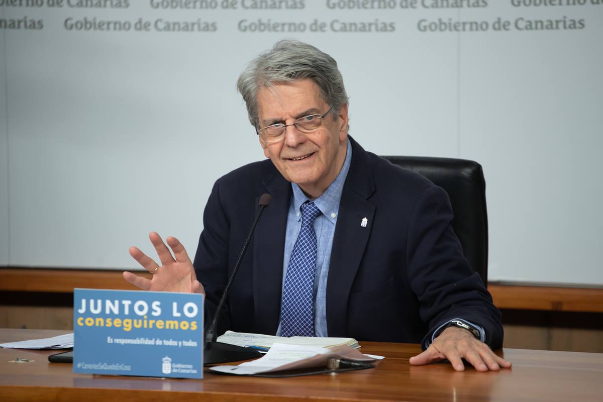 El portavoz del Ejecutivo canario, Julio Pérez, en la rueda de prensa posterior al Consejo de Gobierno. DA