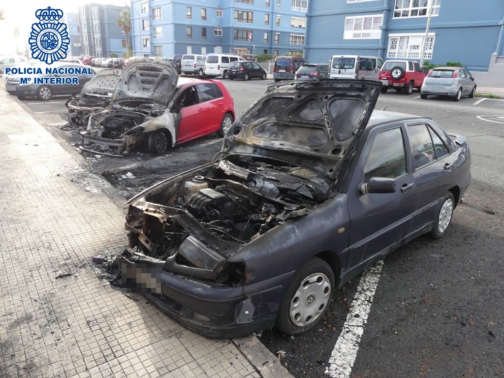 Detenido por comprar varios litros de gasolina y quemar cuatro vehículos estacionados en Jinámar (Gran Canaria)