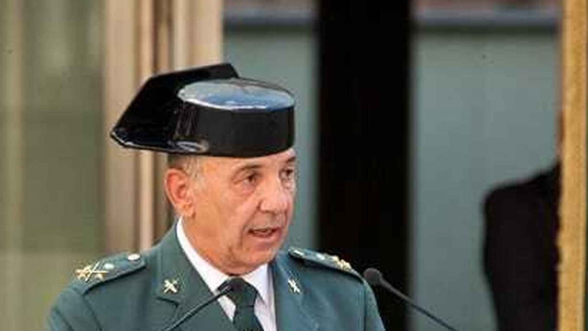 Marlaska continúa con la purga: cesa el teniente general Santafé, número tres de la Guardia Civil