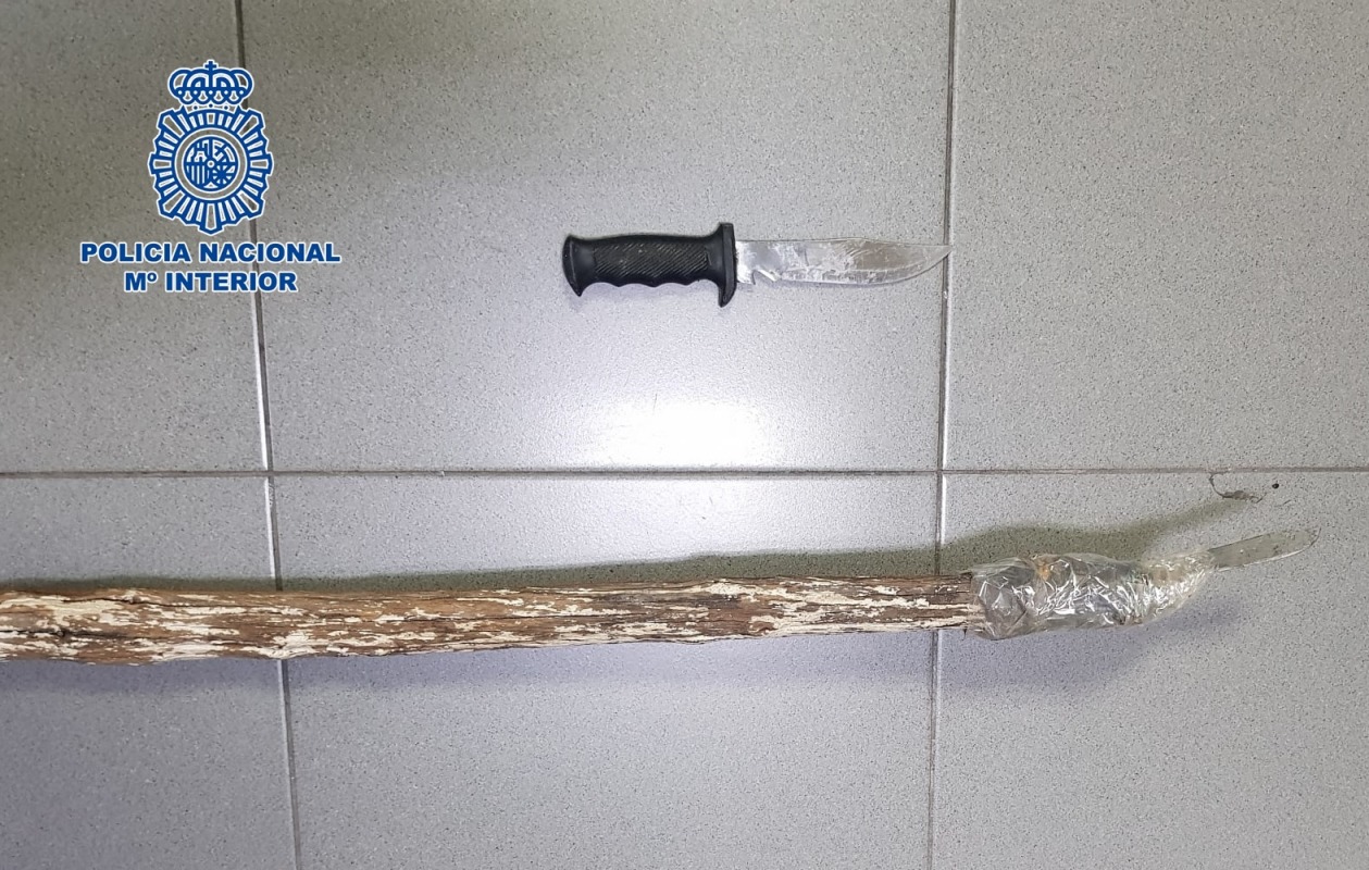 Detienen a un hombre por intentar clavarle un cuchillo a un agente en Las Palmas de Gran Canaria