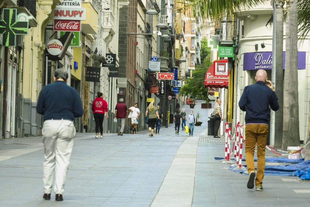 Imagen de la calle Castillo, durante el estado de alarma, en Santa Cruz de Tenerife. Sergio Méndez