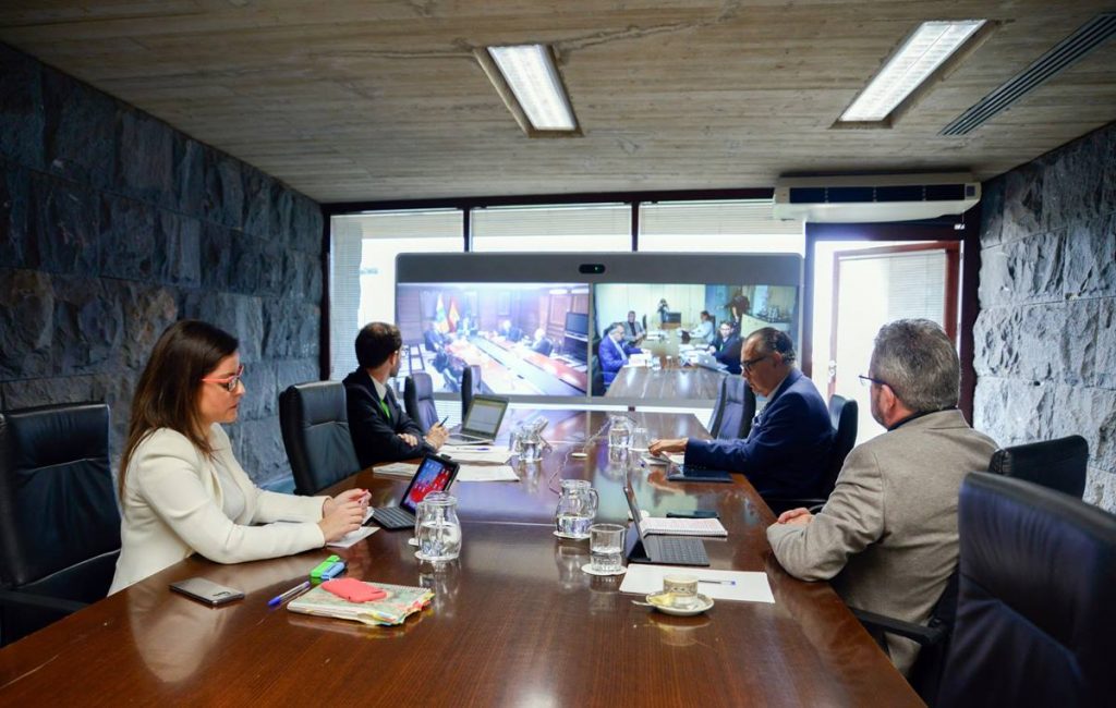 Reunión del Gobierno de Canarias con las patronales provinciales. DA