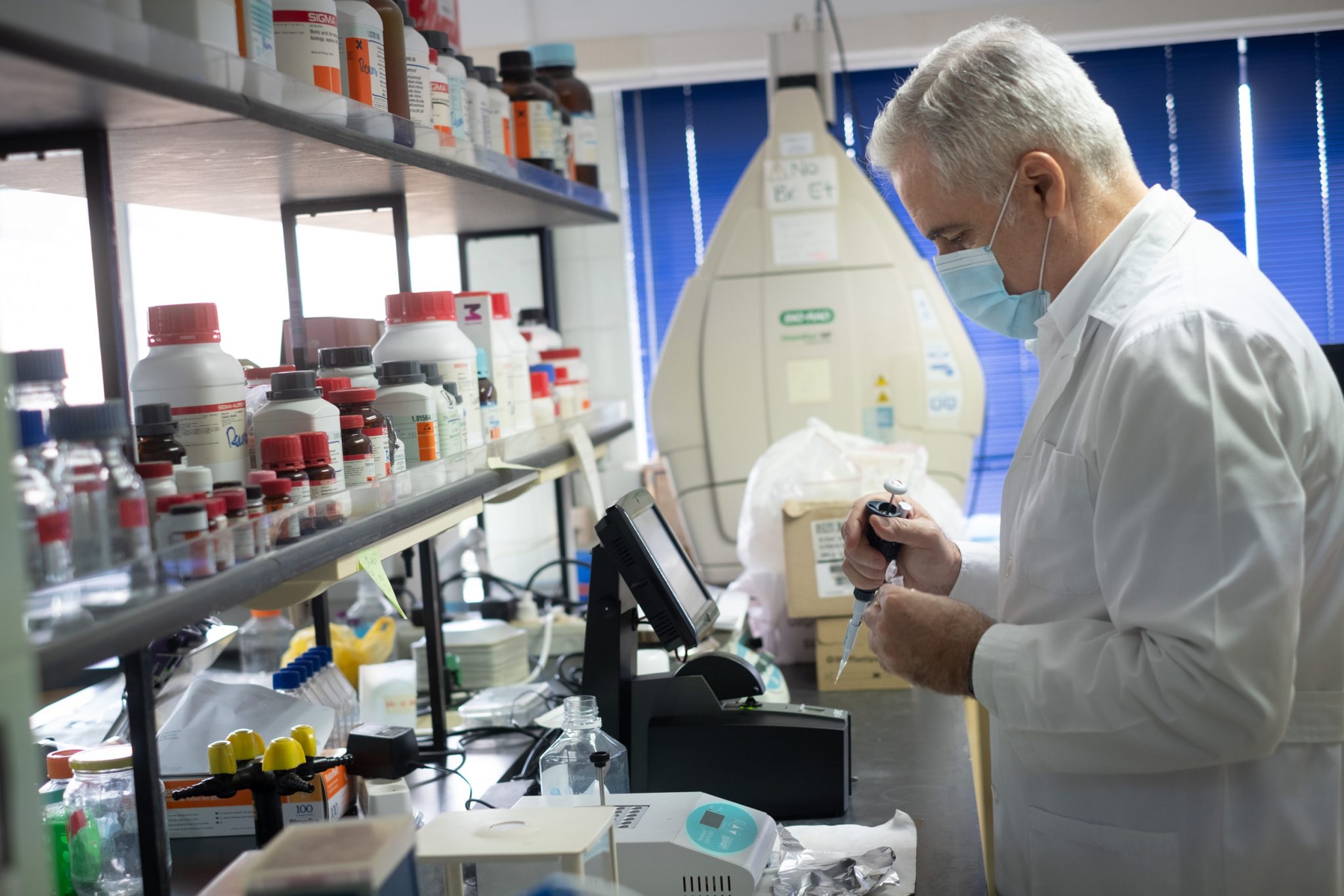 El jefe del servicio de Reumatología e investigador del HUC, Federico Díaz, lidera esta investigación, uno de los dos estudios financiados por el Instituto de Salud Carlos III en Tenerife. Fran Pallero