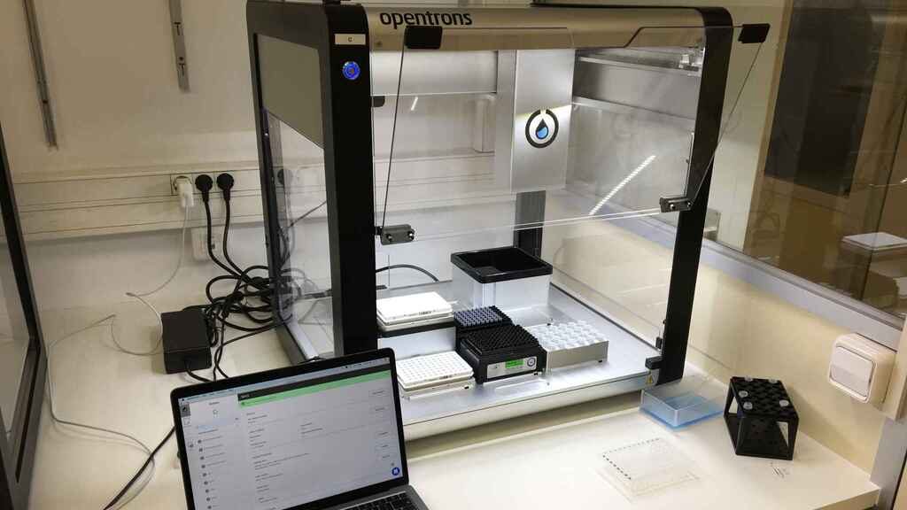 SUPERROBOT COVIDROBOTS OPENTRONS HUNSC