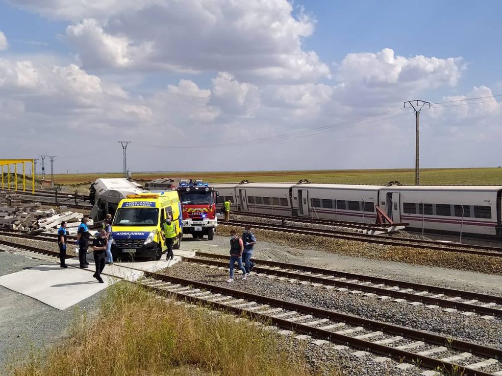 Dos muertos tras arrollar un tren Alvia a un todoterreno en Zamora. EP
