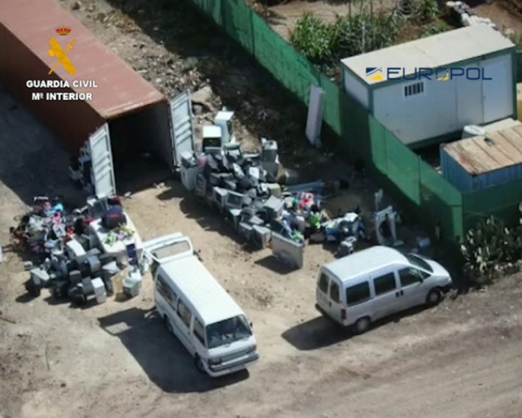 Desarticulan una banda que trasladaba ilegalmente residuos peligrosos desde Tenerife
