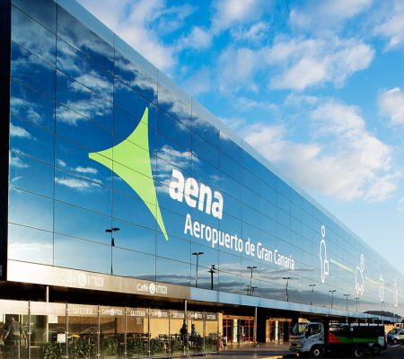 La actitud de un pasajero en el aeropuerto de Gran Canaria pone en alerta a la Guardia Civil: termina detenido tras revisar su maleta