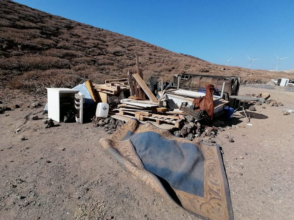 Residuos acumulados de forma ilegal en Abades